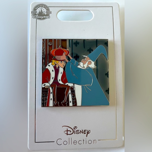Disney Sword in the Stone Pin - NEW - King Arthur and Merlin - Picture 1 of 4